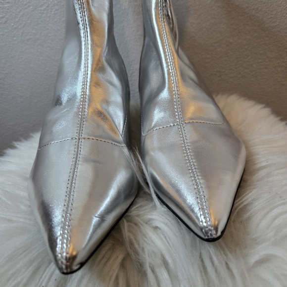 Abound Erin Faux Leather Silver Ankle Boots - New Sz 8.5 - Picture 4 of 12